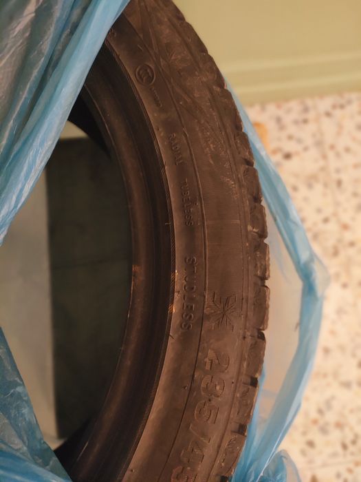Продам авто резину 235/45/18