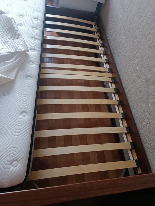 Продам кровать односпальную