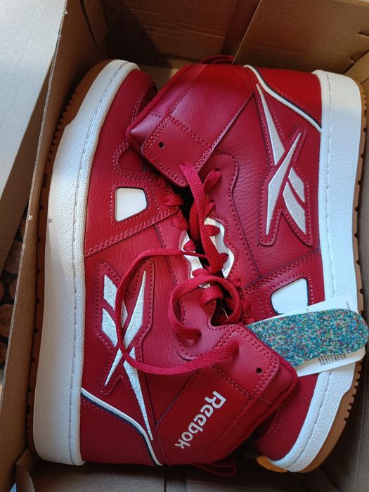 Продам кроссовки