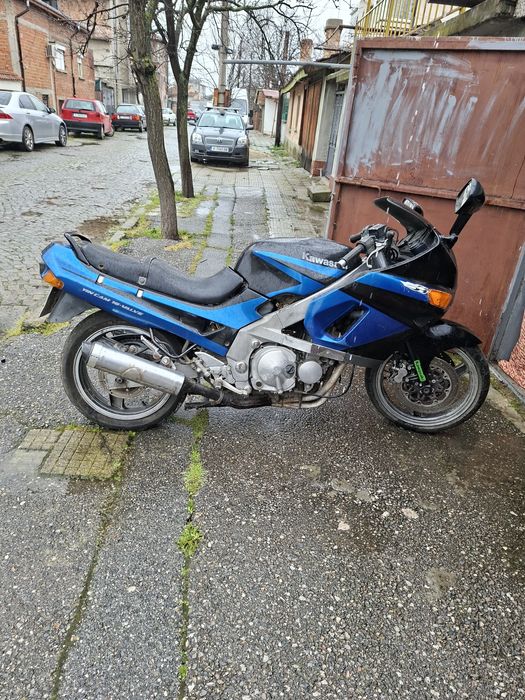 Продава се Kawasaki ZZR 400