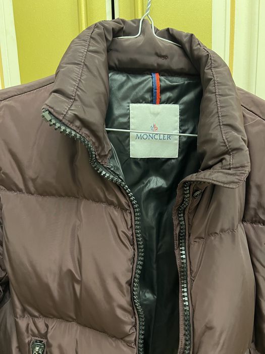 Продается куртка Moncler