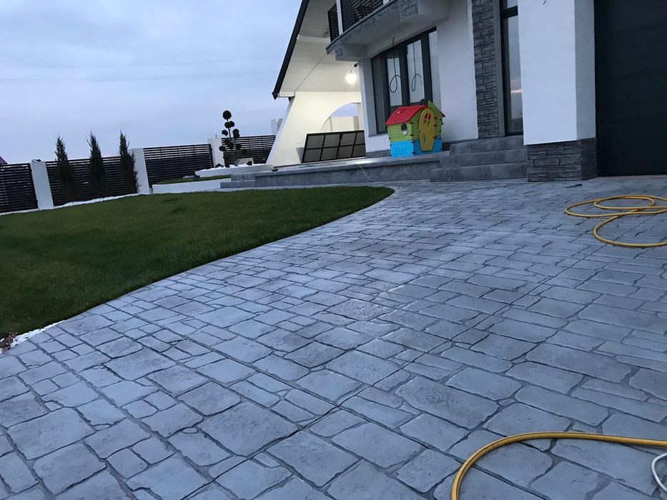 Beton amprentat, măturat, elicopterizat și vertical
