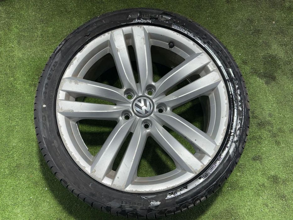 JANTE VOLKSWAGEN R18 / 5x112 / PASSAT B7 / 235/40 R18 95Y / 8JX18HZ ET44 / 3AA601025H+ CAUCIUCURI (X5)