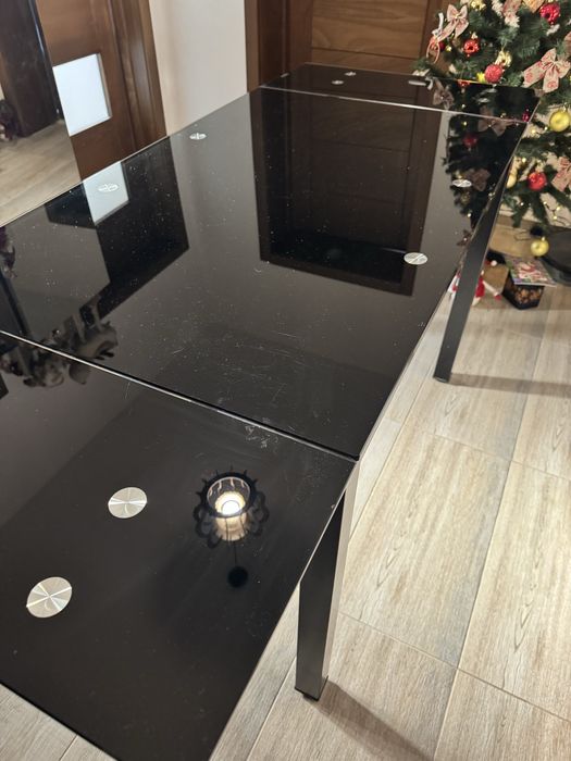 Разтегателна стъклена маса