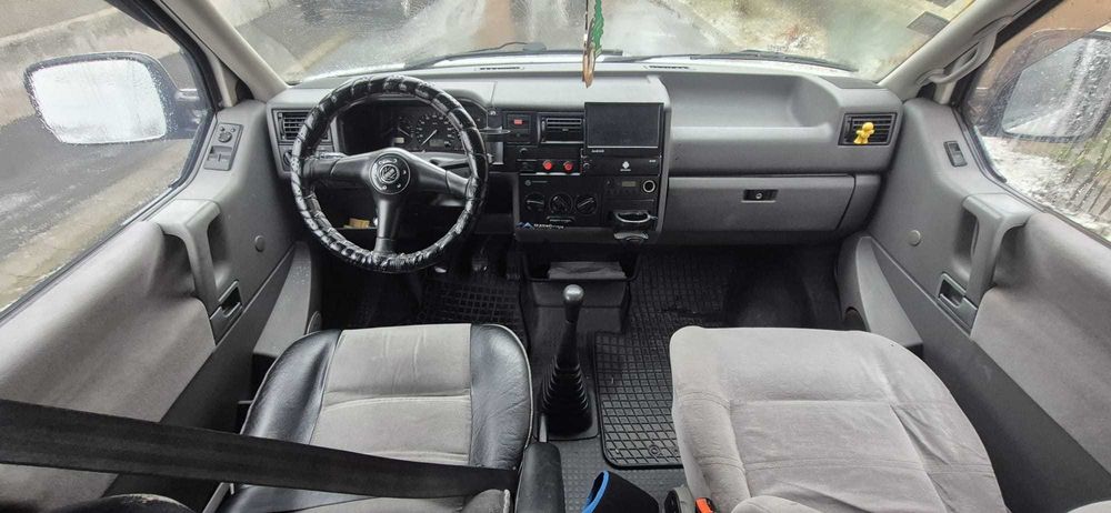 VW Transporter 2.5 TDi 102 Cp cu 8+1 Locuri