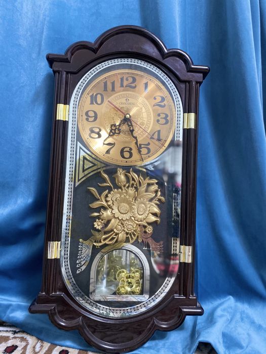 Настенные часы антикварные.