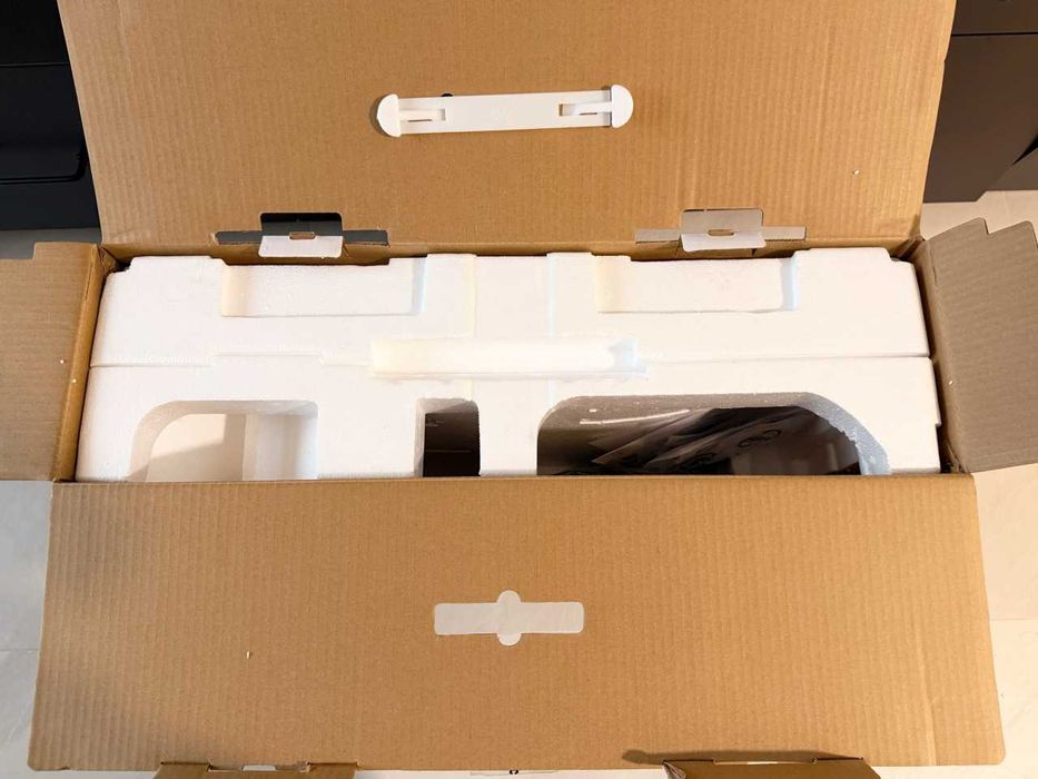 Монитор AOC CQ32G1 31.5" Извит екран - отлично състояние