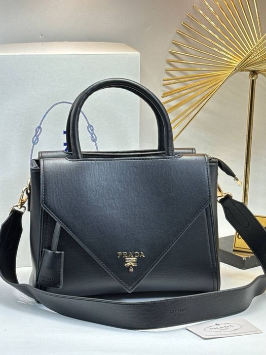 Geanta Prada noua !!! Dimensiuni 26/20 !!!