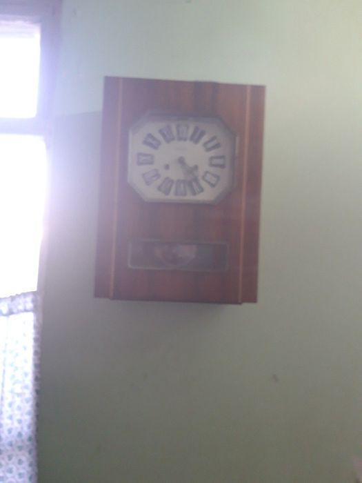 Часы механический работают