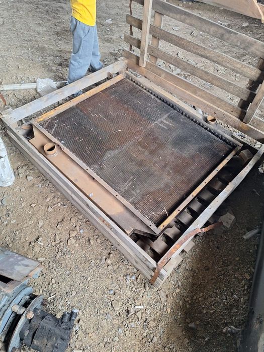 Радиатор к 700. Бу. В рабочем состоянии без гнили