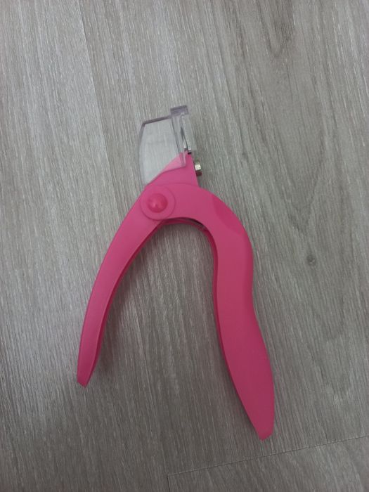 Продаеться товары для маникюра