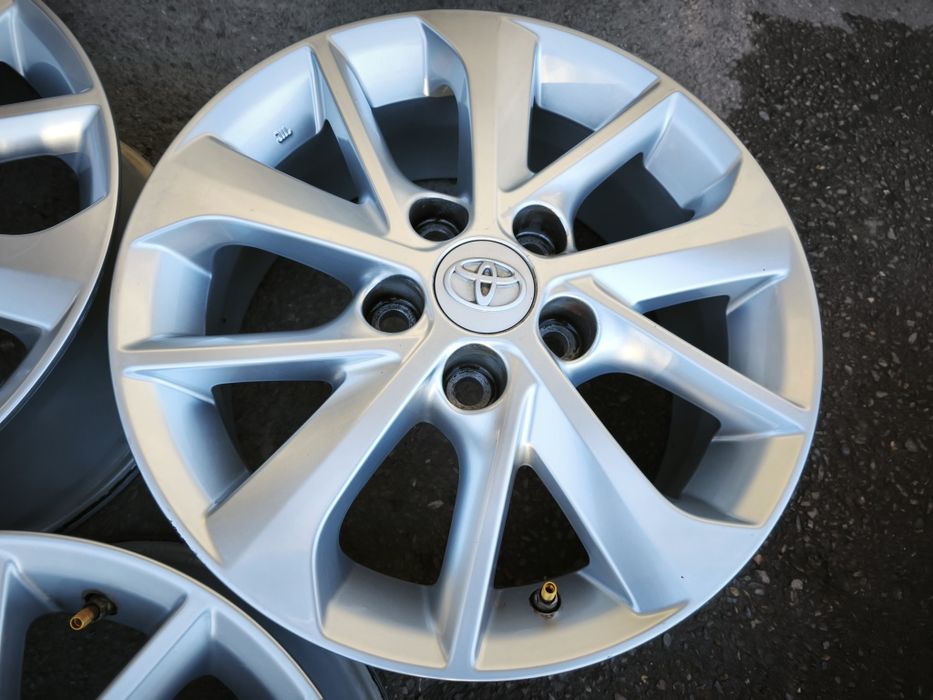 16" оригинални алуминиеви джанти за Toyota Corolla.