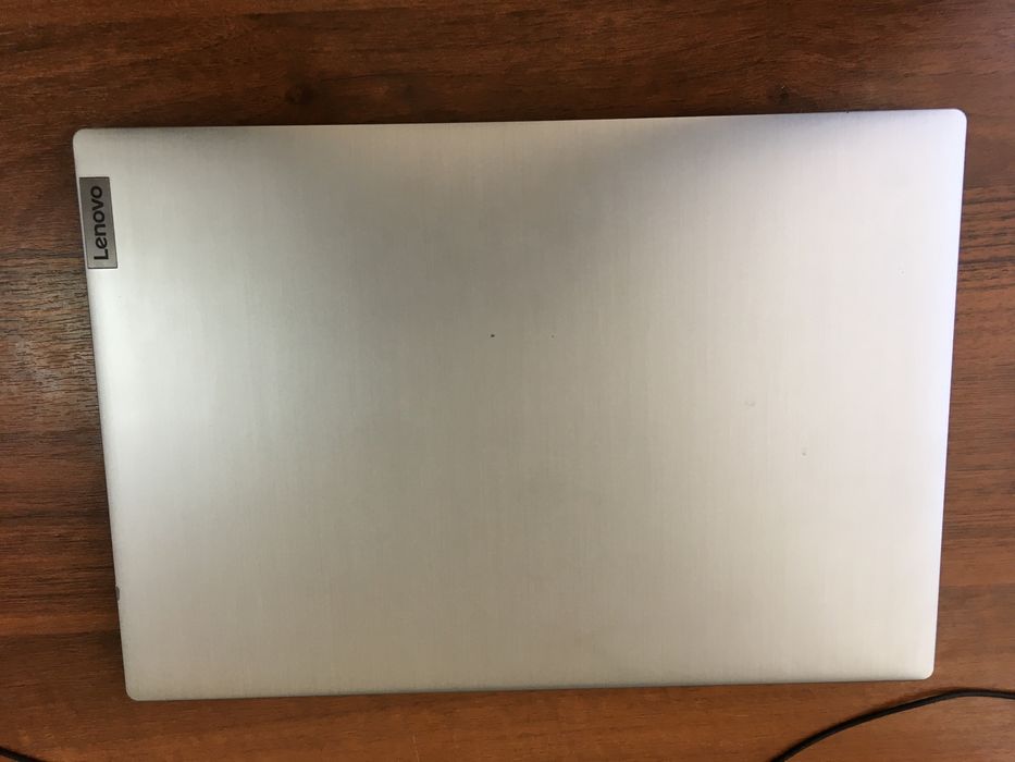 Lenova noutbuk sotiladi