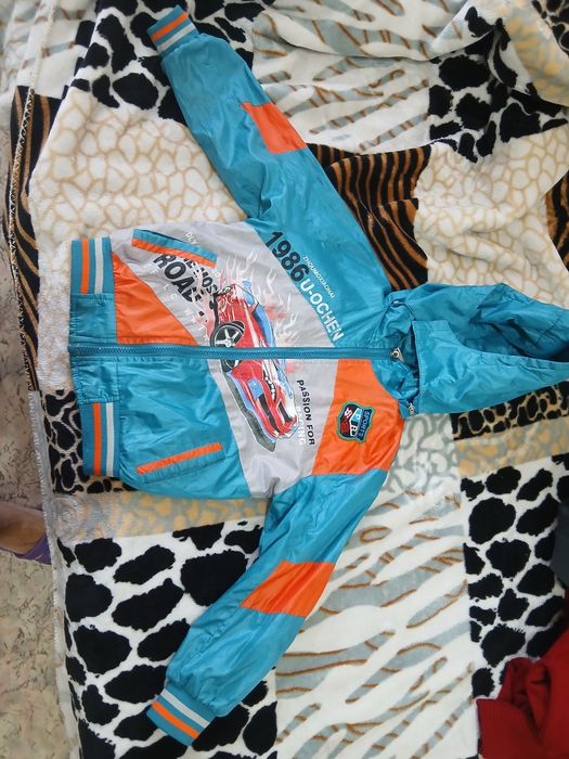 Продается ветровка детская