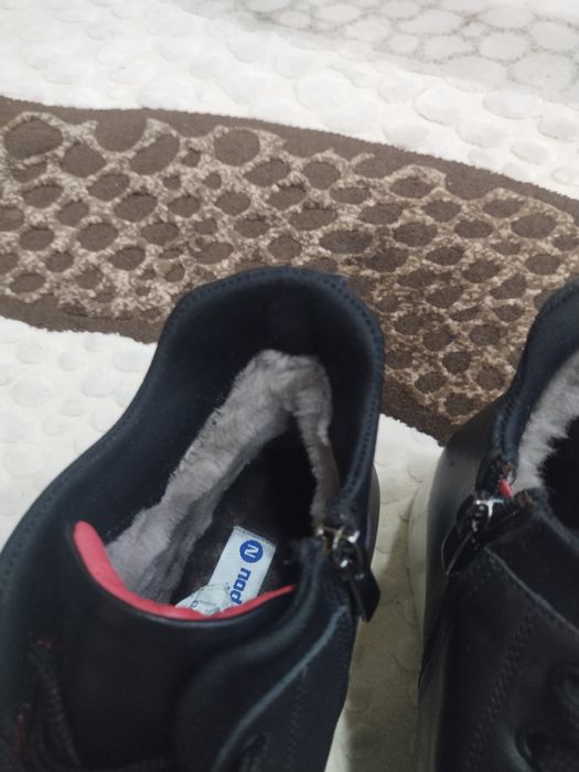 Продам женские ботиночки.