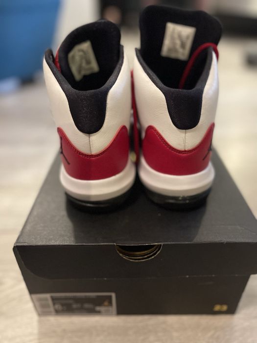 Nike AIR Jordan Max Aura white gym red