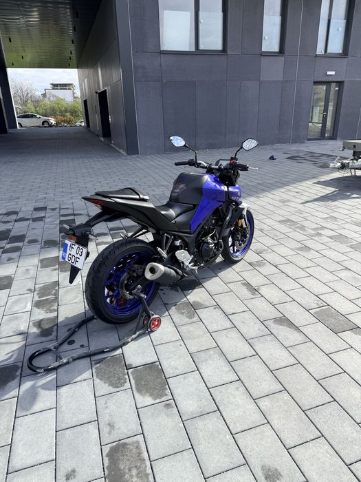 Motocicleta Yamaha MT03