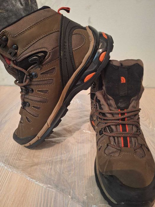 кроссовки, ботинки, туфли практически новые