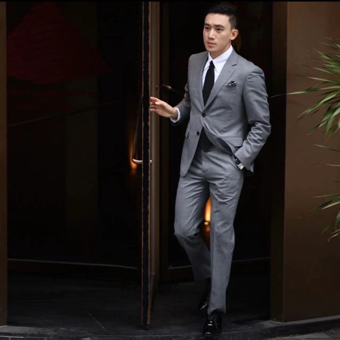 Новый костюм. 48. 100% шерсть.