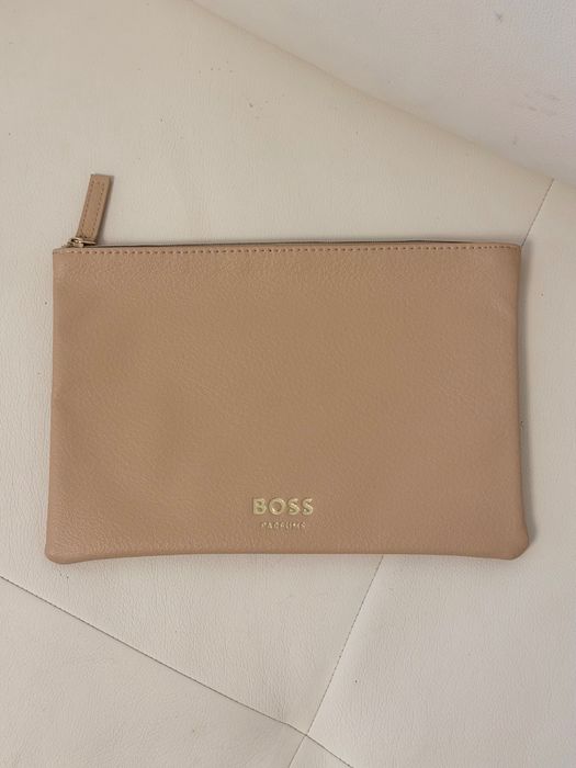 Нов. Оригинален кожен несесер на Boss.