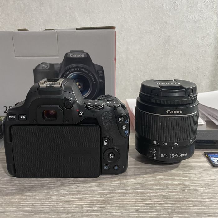Canon EOS 250D + обьектив 18-55мм