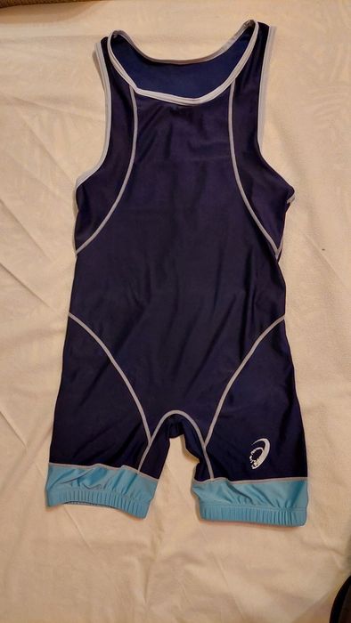 Продам трико и борцовки за 11.000тг