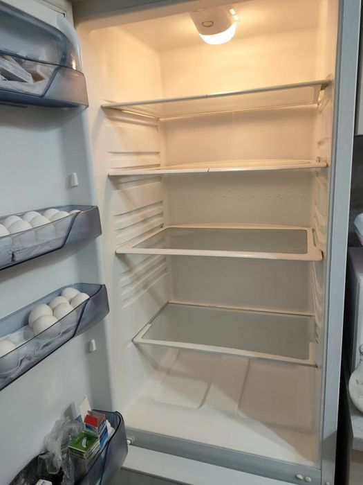 Холодильник с морозильной камерой