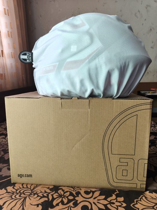 Каска за мотор AGV K6 S Karve