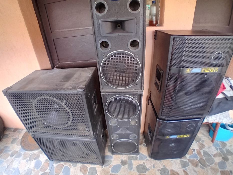 Vând boxe 300 W pasive și amplificator 2x300 W