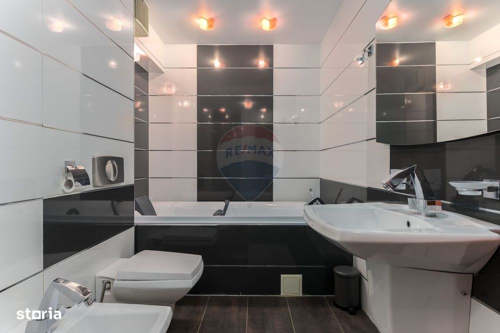 4 camere, semineu, piscina interioara, sauna. sala de sport, parcare