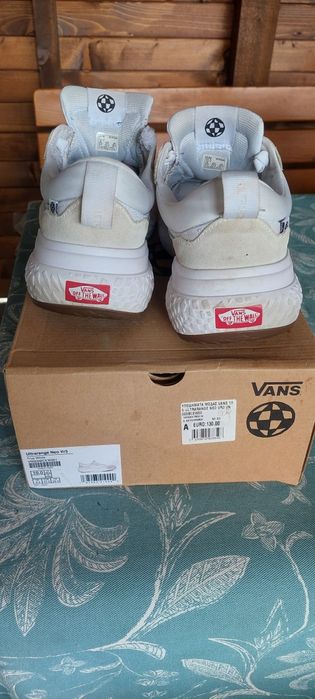 Продавам мъжки маратонки Vans