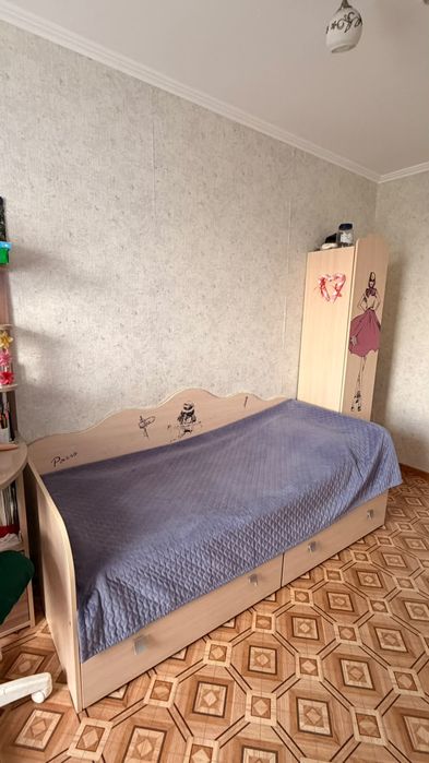 Кровать и шкаф есть торг