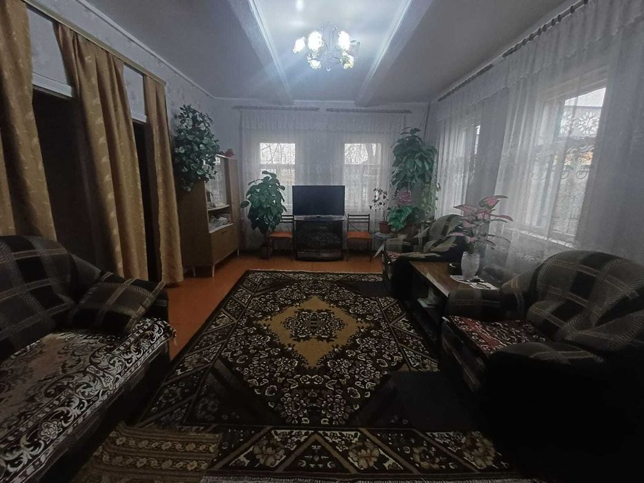 Большой Высокий дом в рабочем поселке