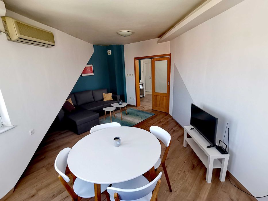 Дава се под наем Двустаен апартамент в Бургас, Център - 50 кв.м за 219.3 € - Снимка #1