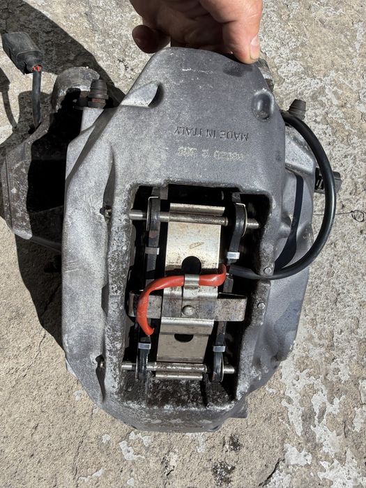 Предни спирачни апарати Brembo 17Z от VW Toureg