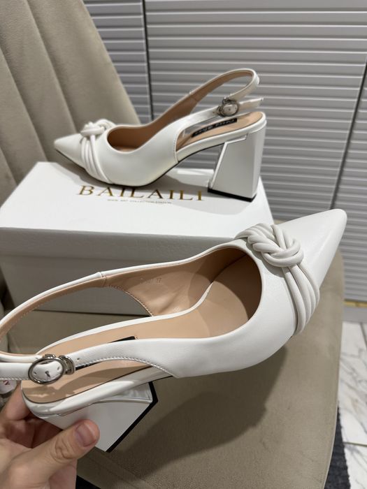 Продам женские туфли