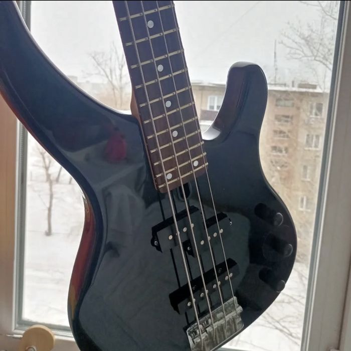 Бас гитара Yamaha TRBX 174