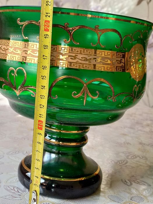 Продаются вазы парные.