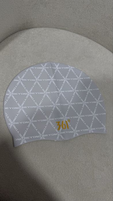 Шапочки и очки для плавания