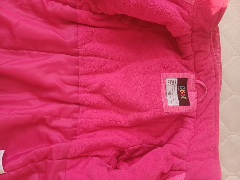 Продам куртку на девочку, 4-5 лет.