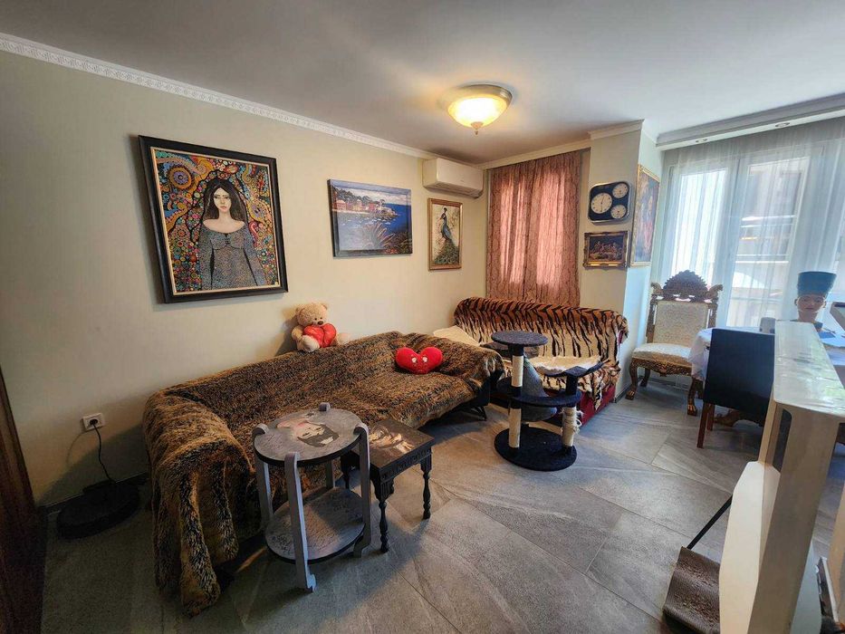 Продава се апартамент в центъра