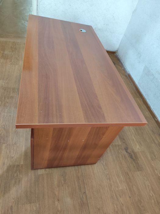 Srochno Office stoli sotiladi holati ideal juda mustahkam