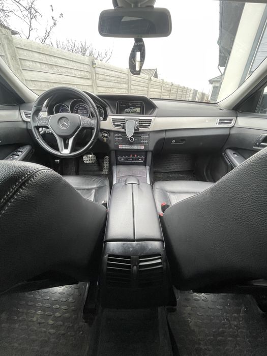 Vând Mercedes E Class W212