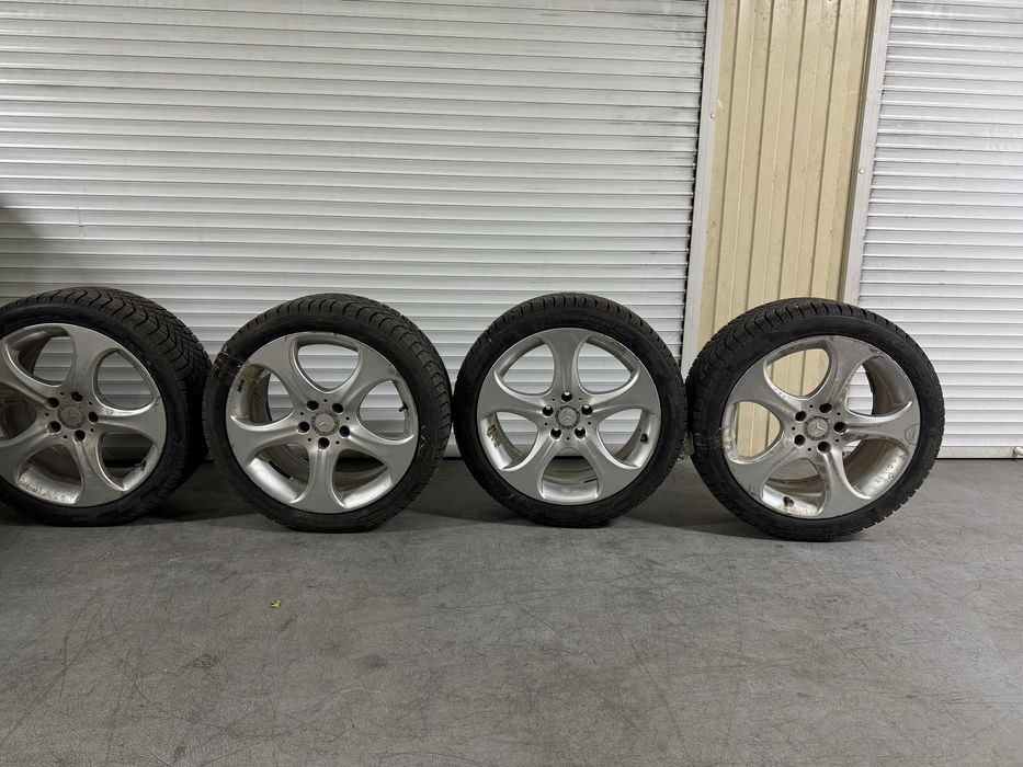 Срочна сатылады R18 Мерседес 212