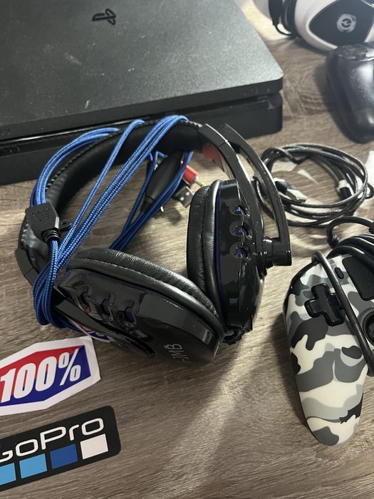 Playstation 4 със 3 джойстика