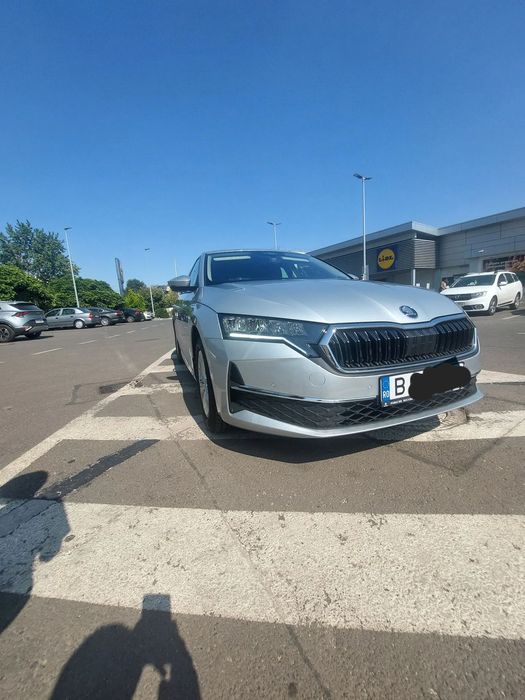 Skoda Octavia Skoda Octavia 1.5 mHev 150 de cai An2025 luna 09. Portbagaj electric D