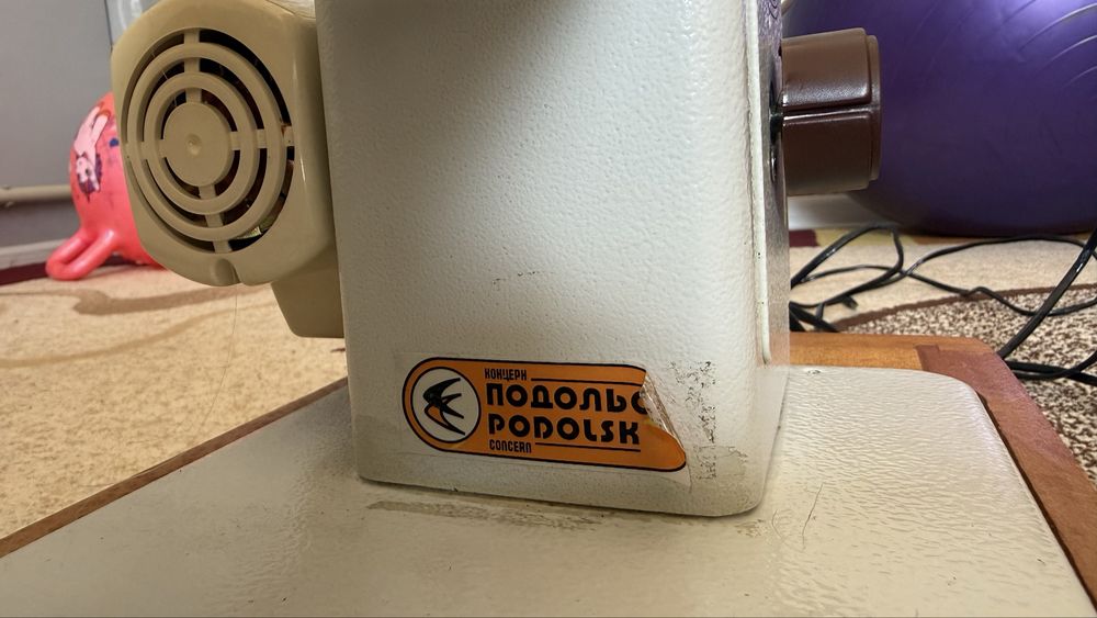 Швейная машинка Чайка