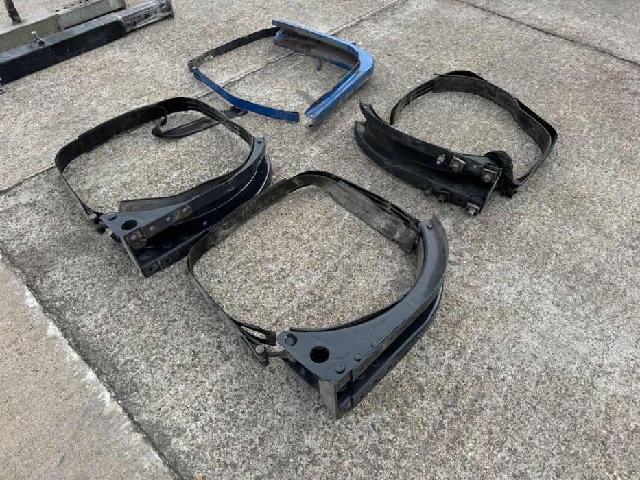 Стойки за резервоар за гориво на камион