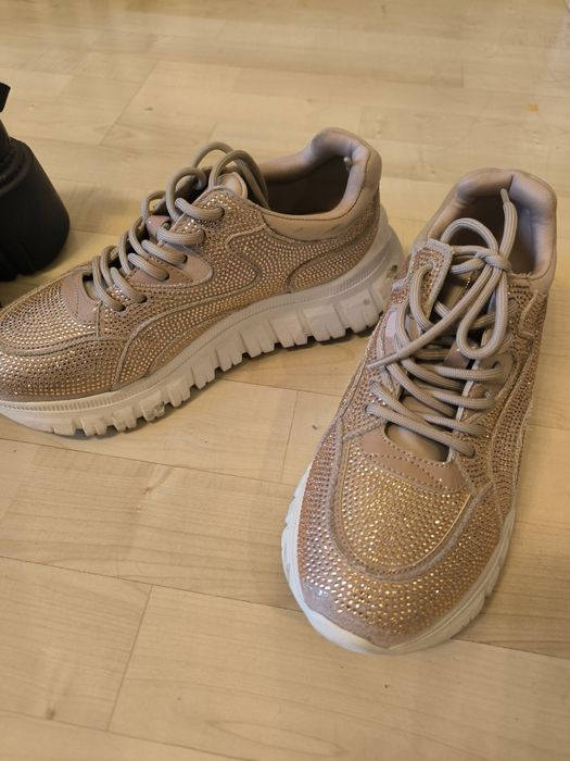 Чънки маратонки от Deichmann