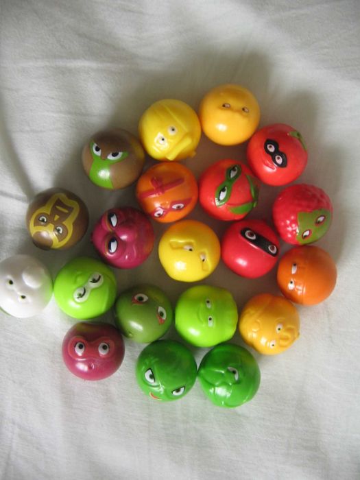 колекция от всички 20 свежи супергерои + 16 допълнителни